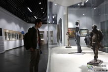 中外記者探訪國家對外文化貿易基地，感受文化用品創新與交流